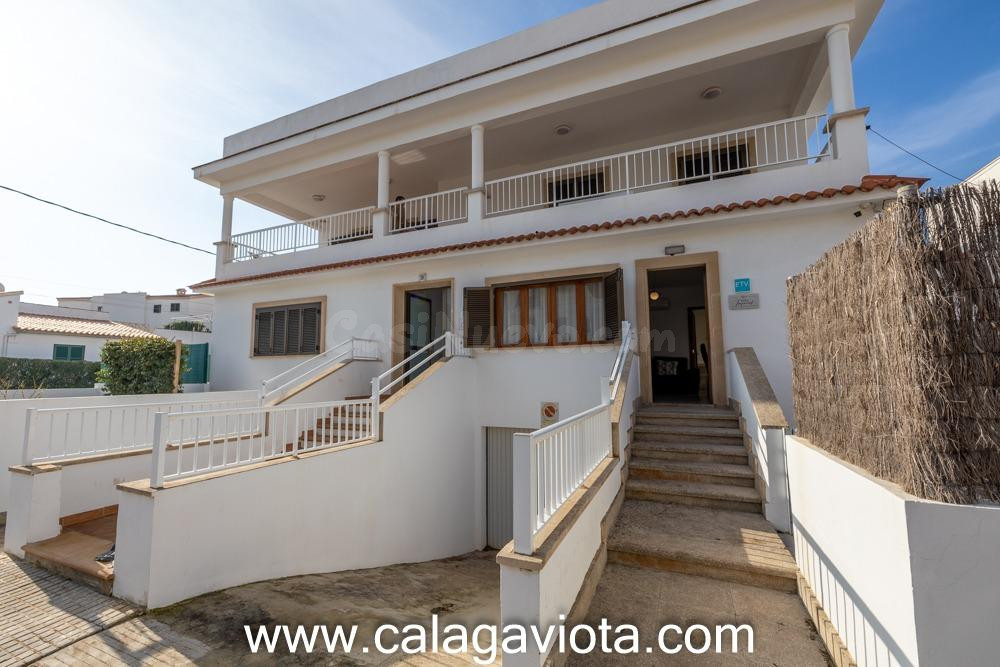 Ático con gran terraza, solárium y licencia vacacional en Co