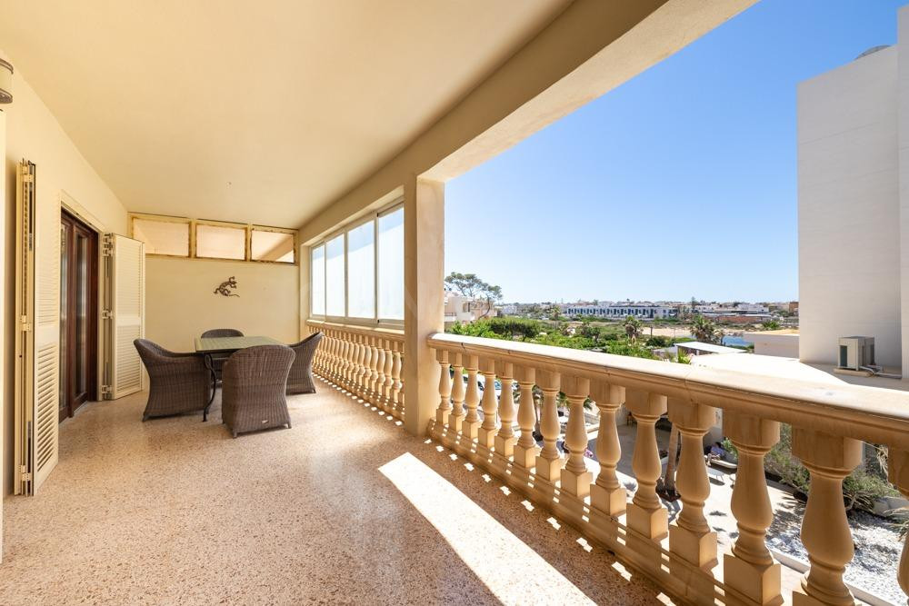 Espectacular piso con gran terraza y vistas al mar en Coloni