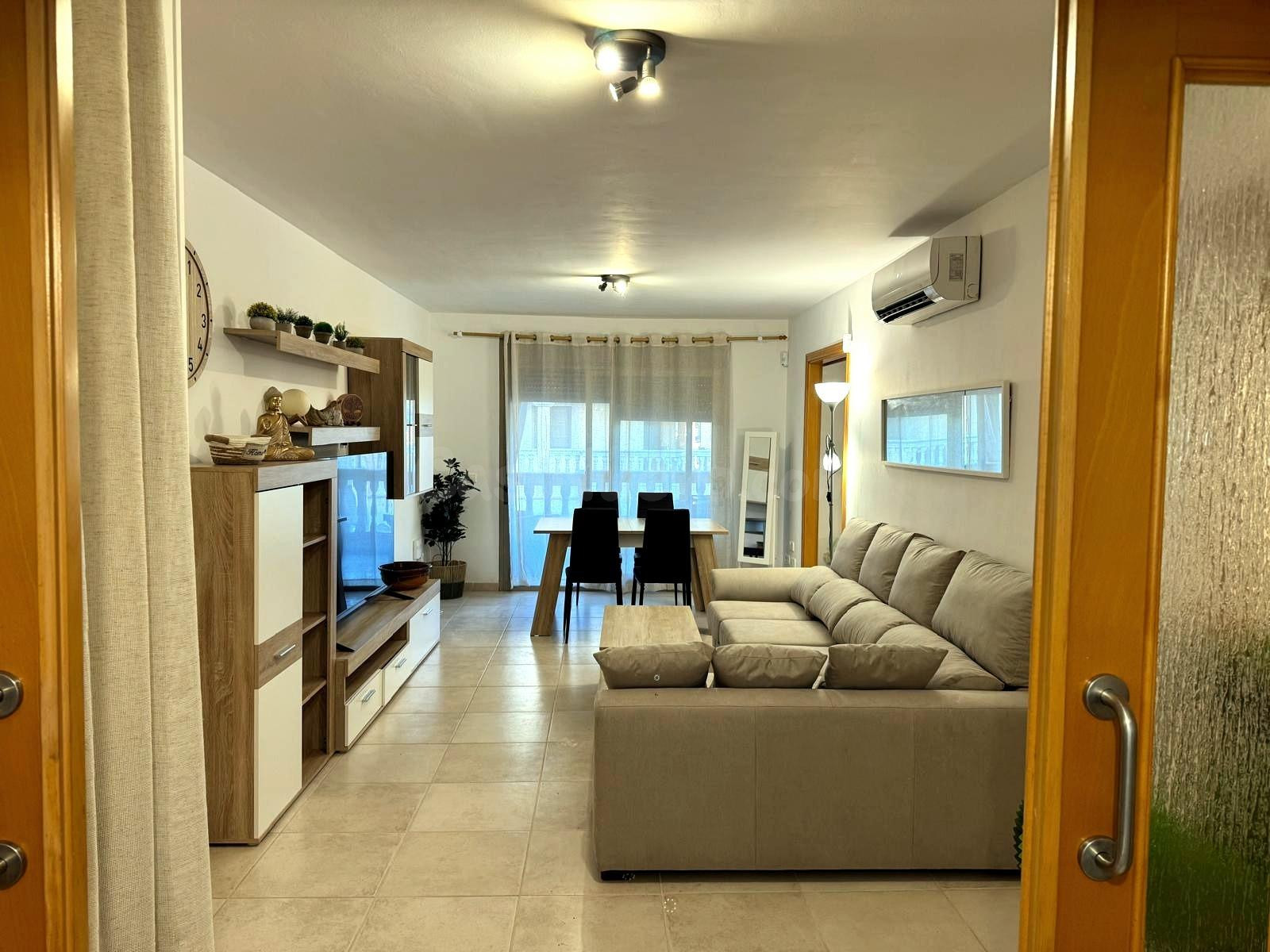 Piso con terraza en la zona del puerto de Colònia de Sant Jo - foto 2
