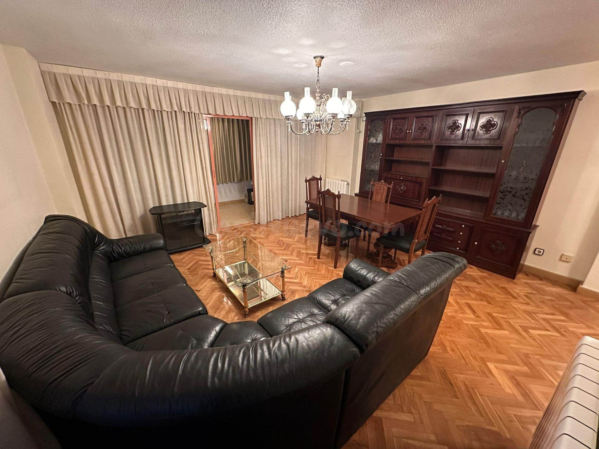 VENTA DE PISO CON TERRAZA, GARAJE Y TRASTERO EN AVDA. JUAN CARLOS I