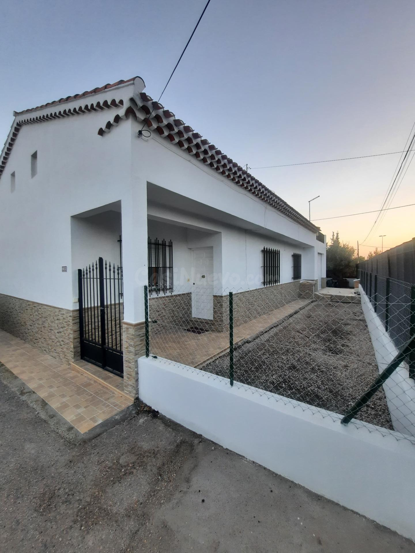 CASA DE CAMPO CON HUERTA DE FRUTALES JUNTO AL CASCO URBANO DE LORCA