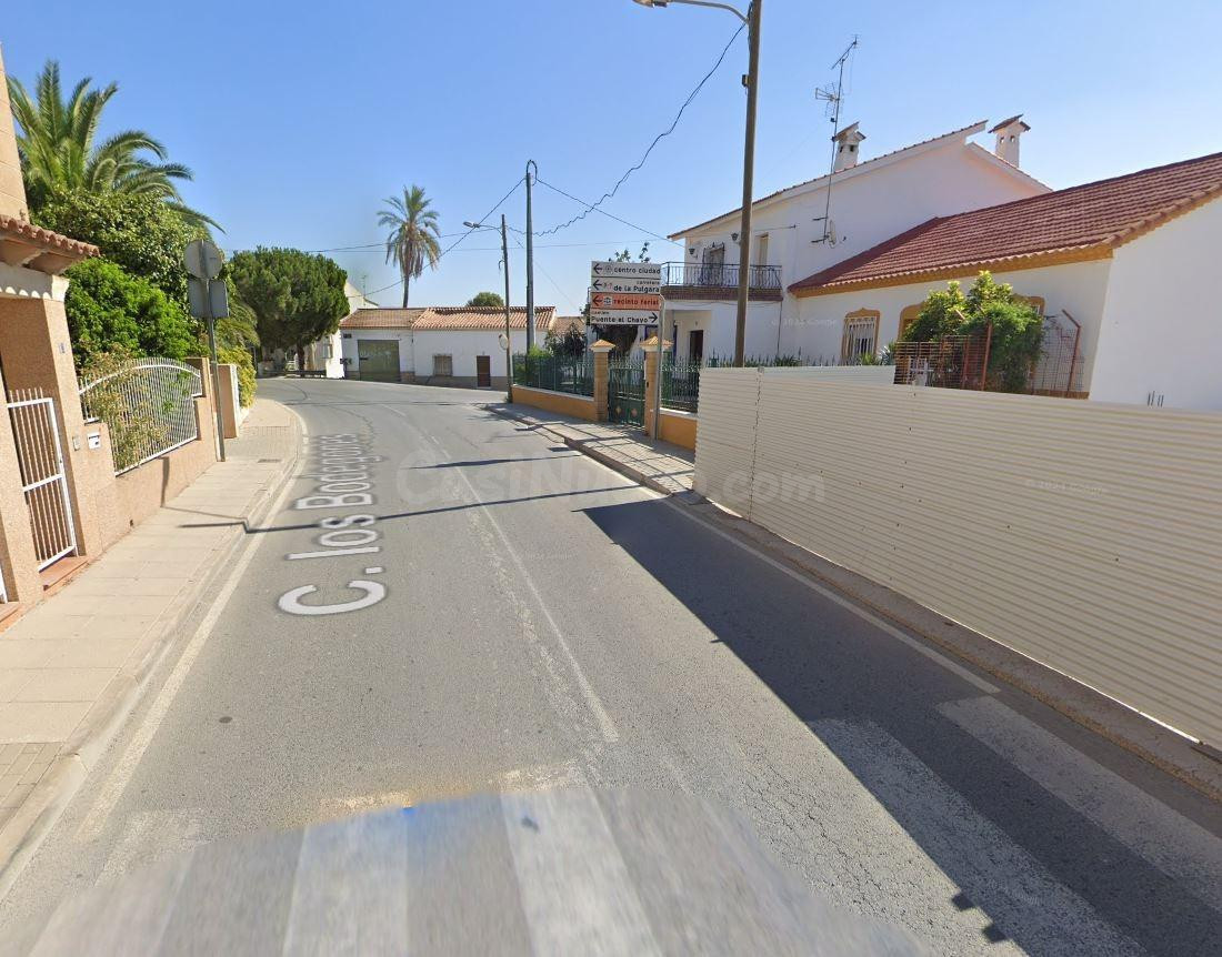 VENTA DE NAVE CON PARCELA - foto 3