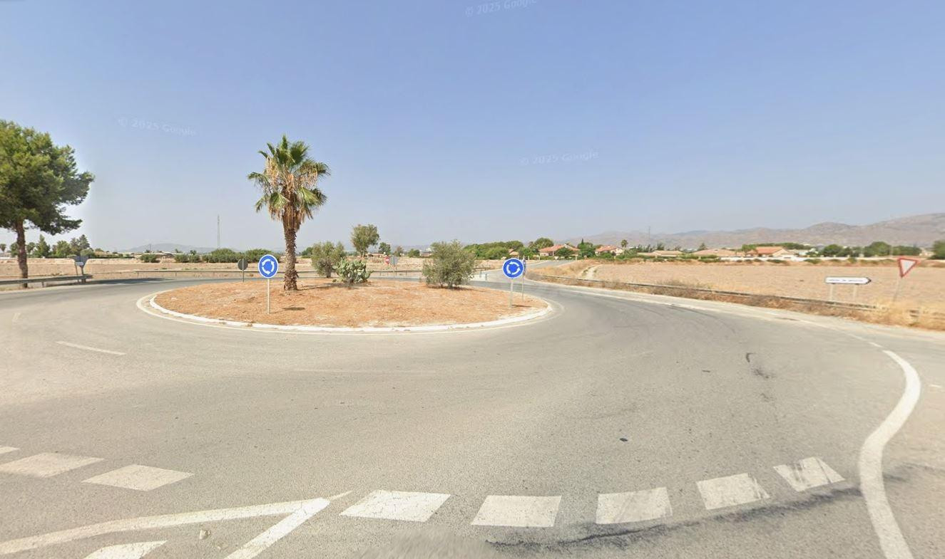 PARCELA EN CAMPILLO CON CASA ANTIGUA A REFORMAR.