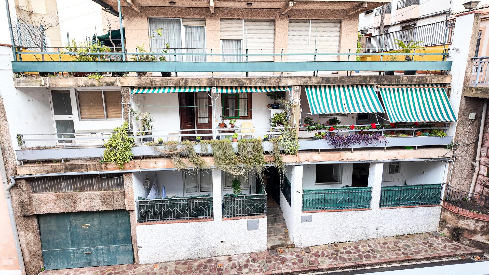 IMPORTANTE EDIFICIO ESQUINERO EN VENTA!! IDEAL INVERSOR!!
