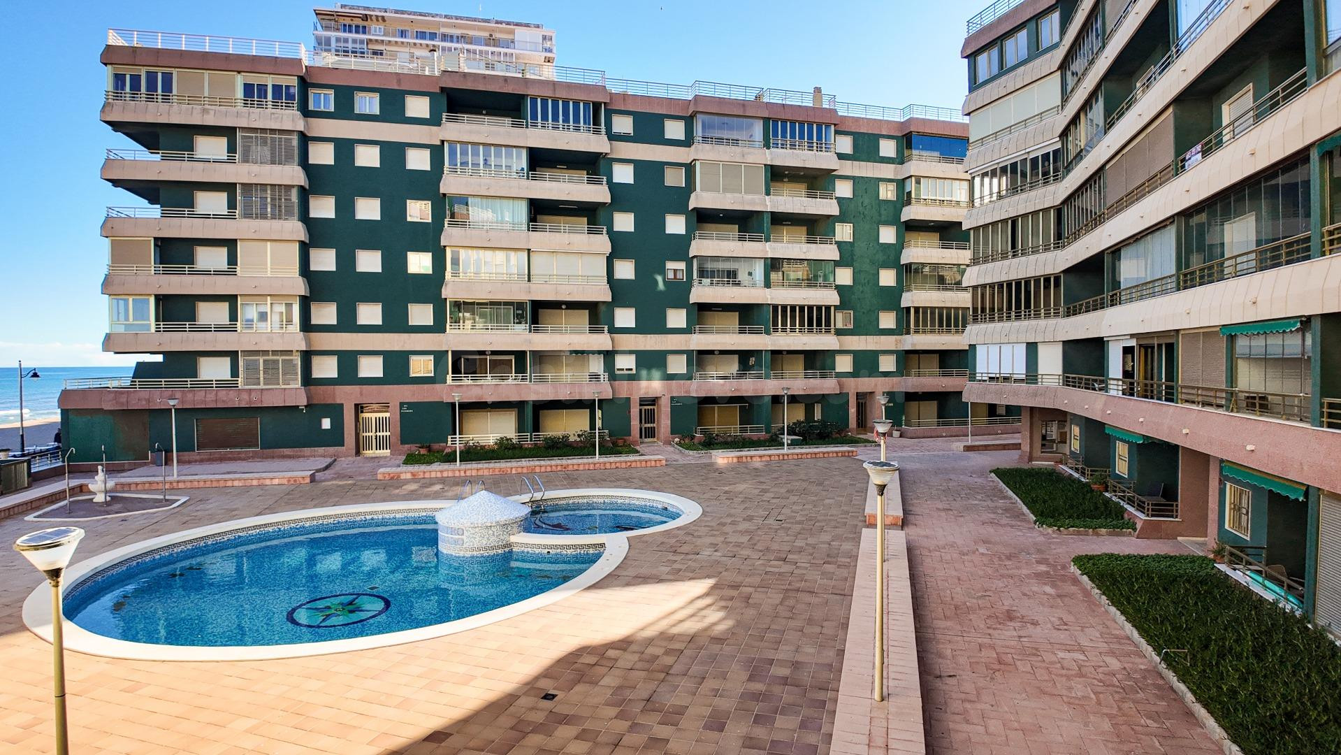 IMPRESIONANTE APARTAMENTO EN PRIMERA LINEA DEL MAR