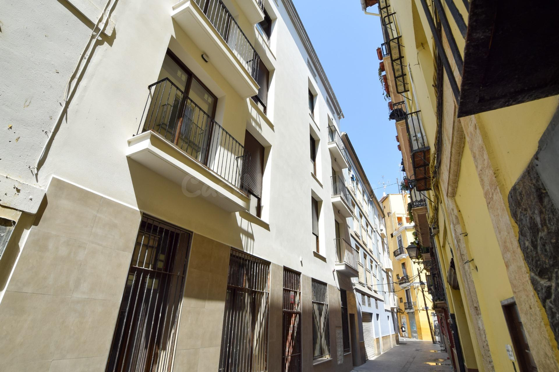 Ático dúplex de obra nueva terminada en el centro histórico  - foto 3