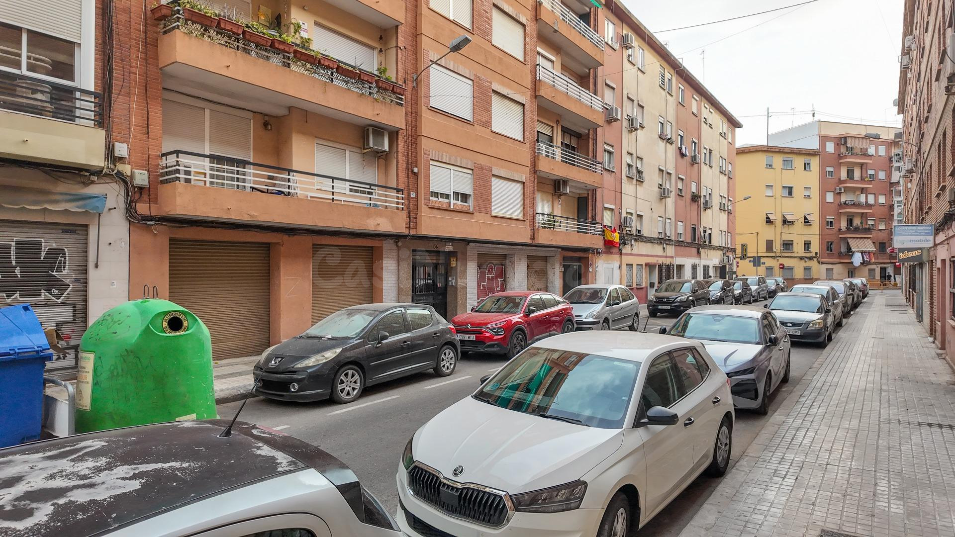 Gran oportunidad de inversión: local con posibilidad de ampliar con local contiguo y adquirir la vivienda superior