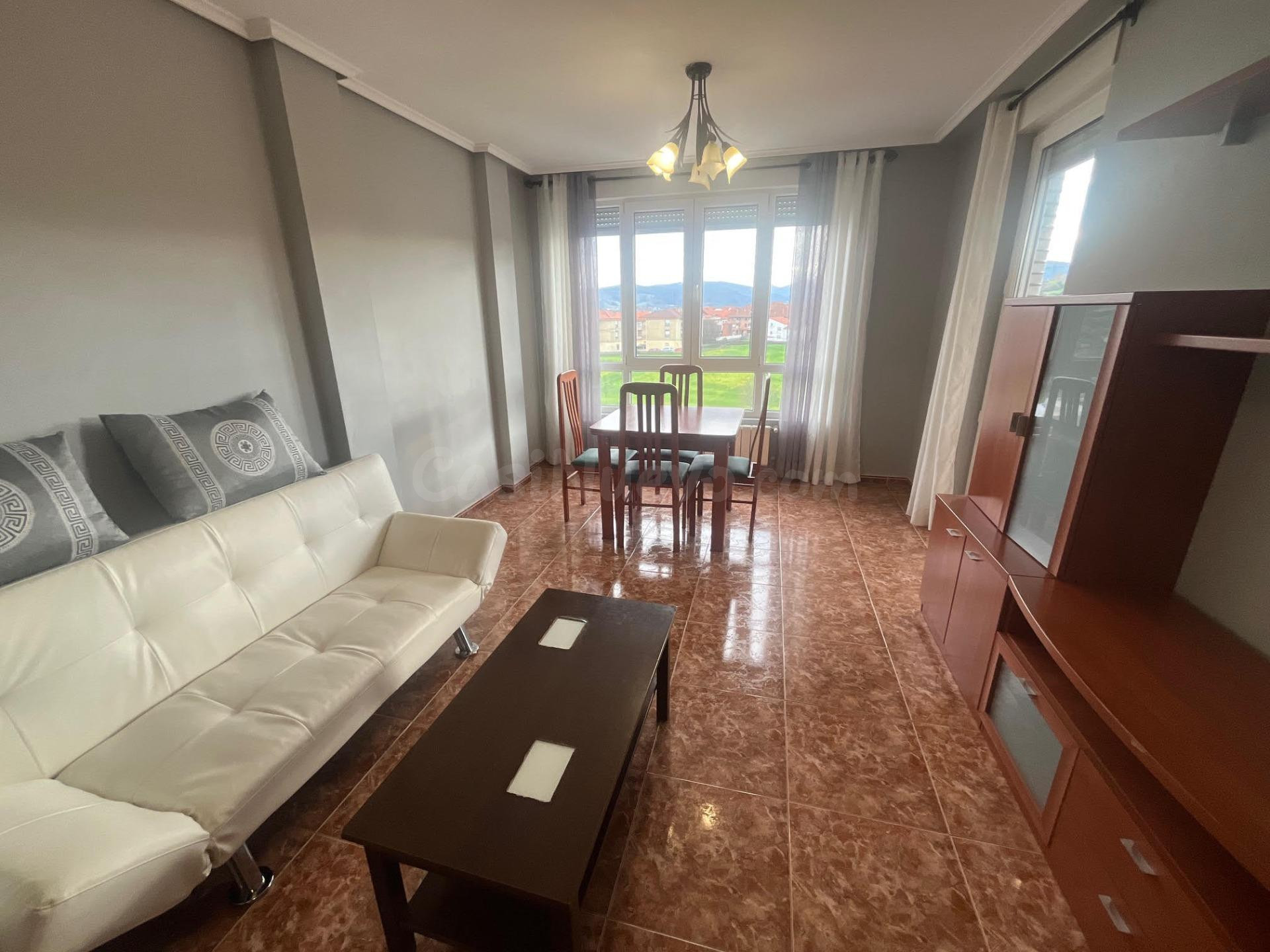 GRAN PISO EN CICERO DE 3 DORMITORIOS CON PRECIOSAS VISTAS - foto 2
