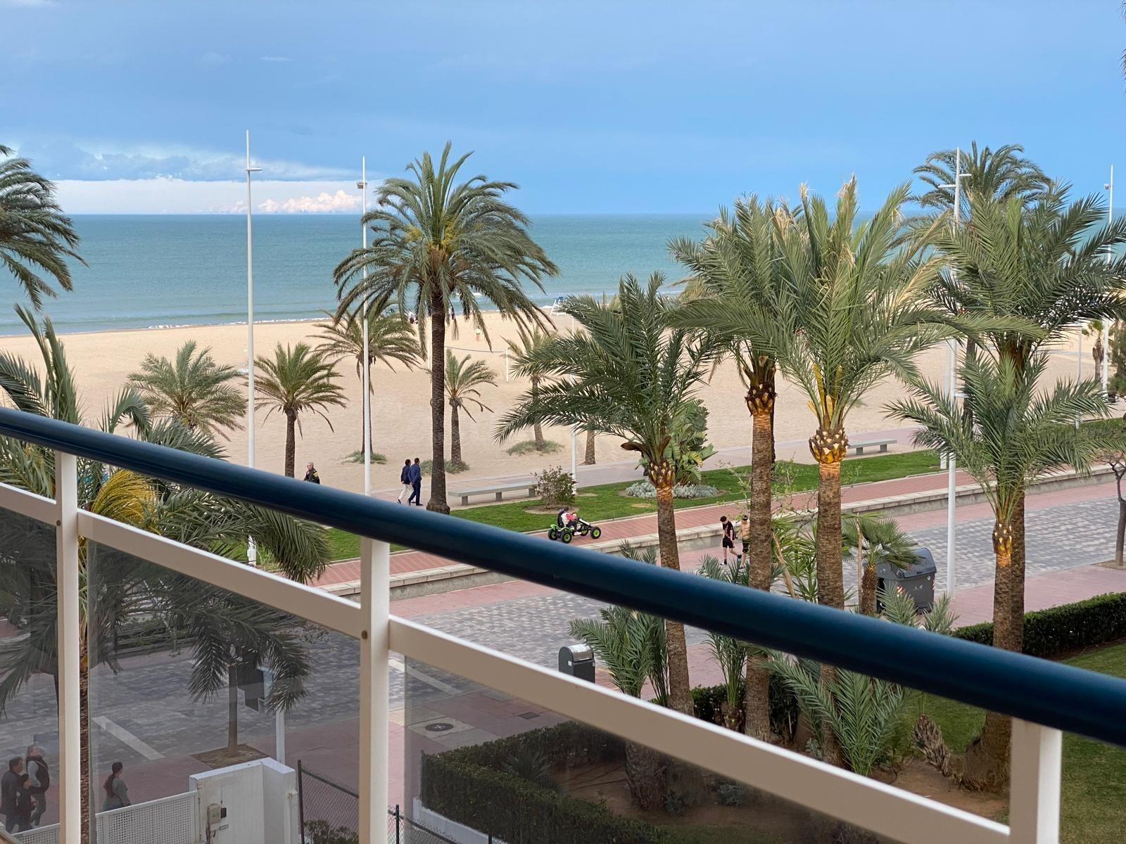 APARTAMENTO EN PRIMERA LINEA DE PLAYA - foto 2