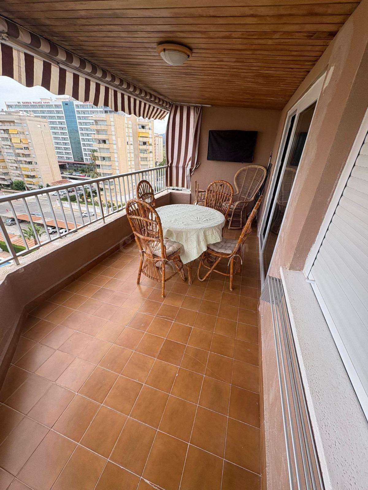 Apartamento de 3 dormitorios y 2 baños en alquiler de tempor - foto 2
