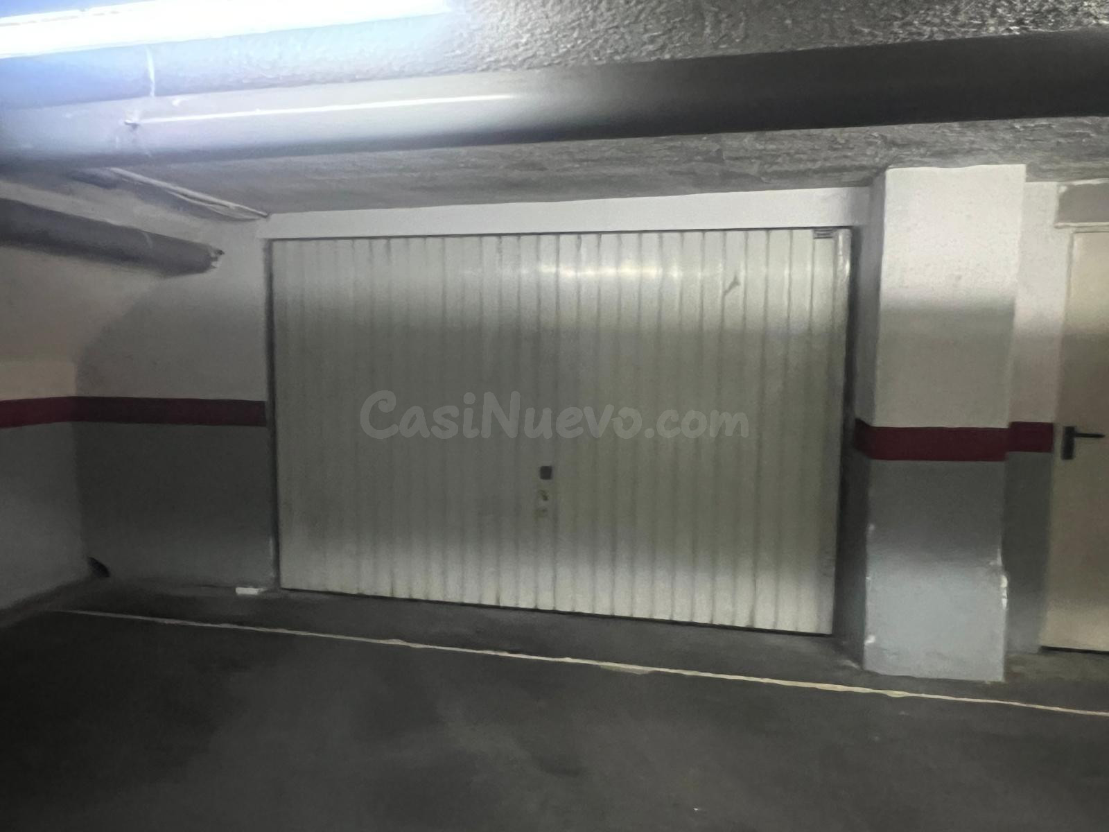 Se alquila plaza de garaje cerrada con capacidad para 3 coch - foto 2