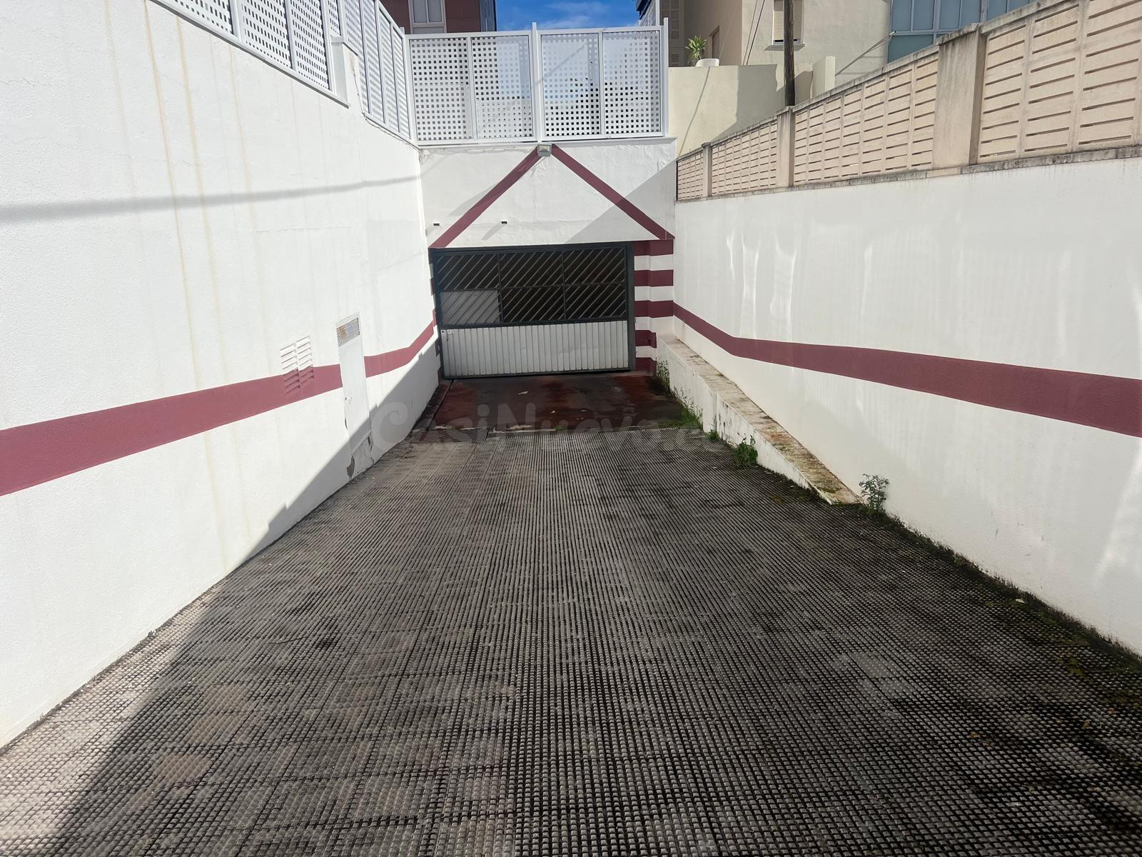 Se alquila plaza de garaje cerrada con capacidad para 3 coch - foto 4