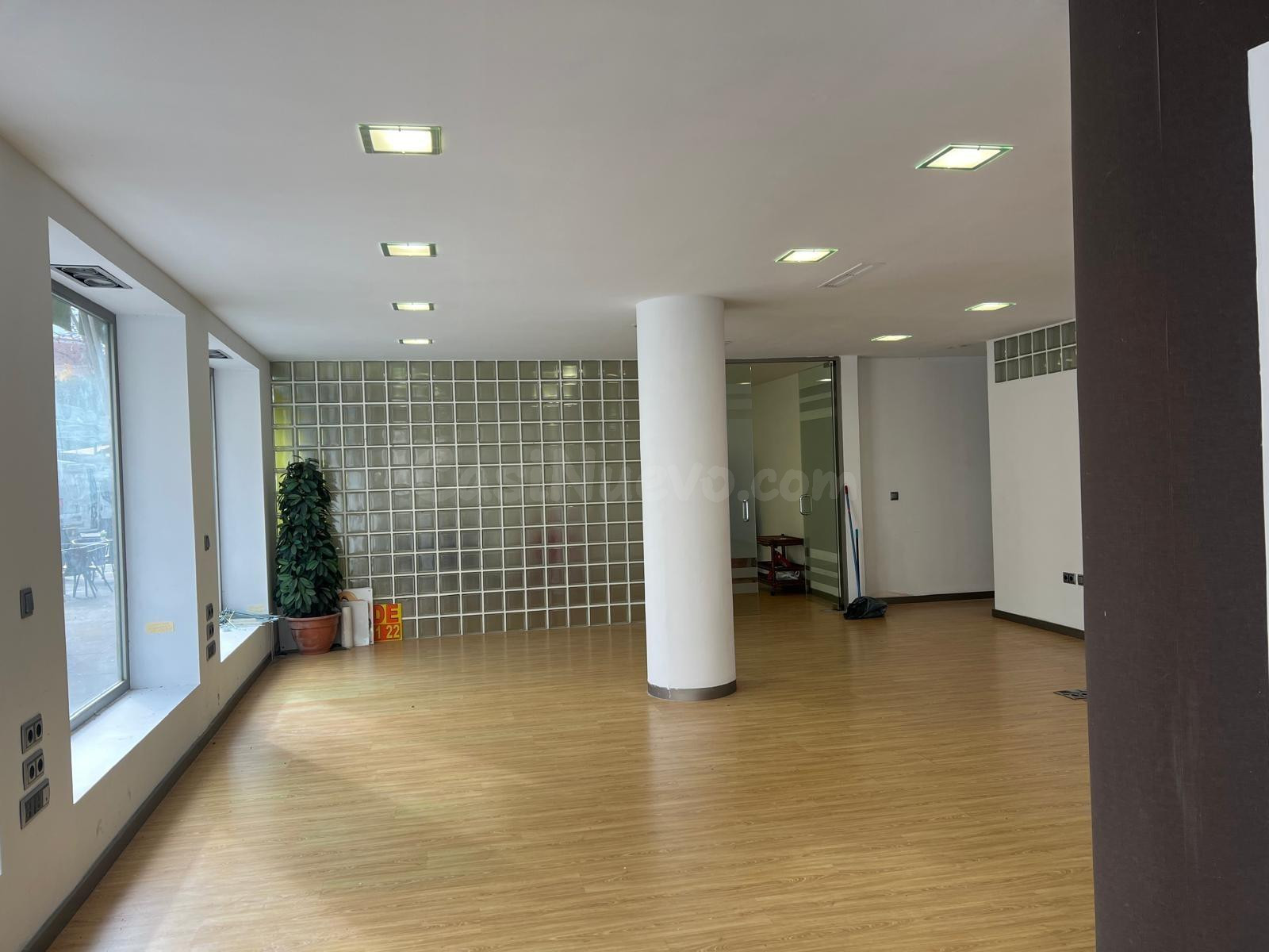 Amplio Local Comercial en el Corazón de Gandia