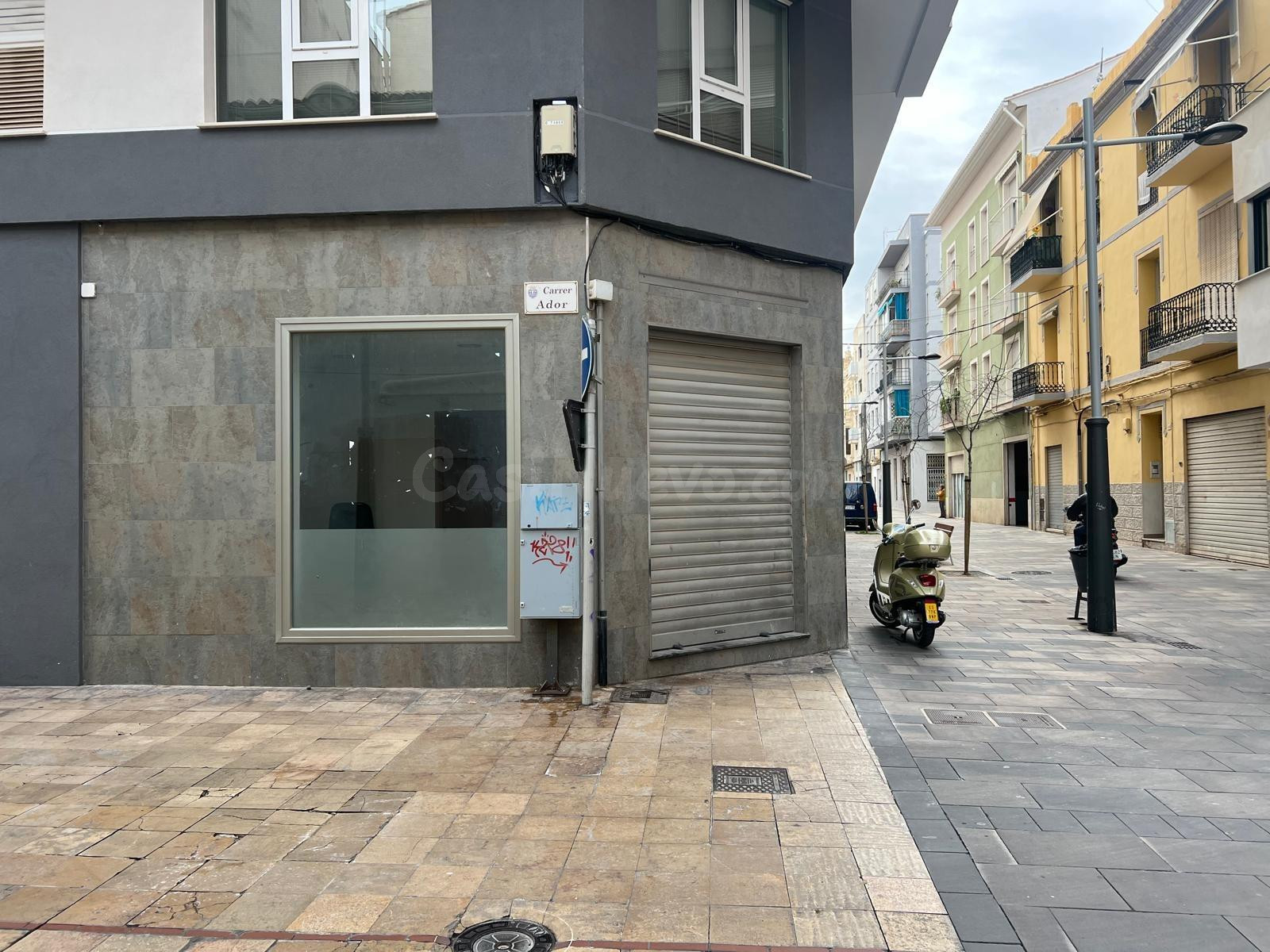 Amplio Local Comercial en el Corazón de Gandia - foto 5