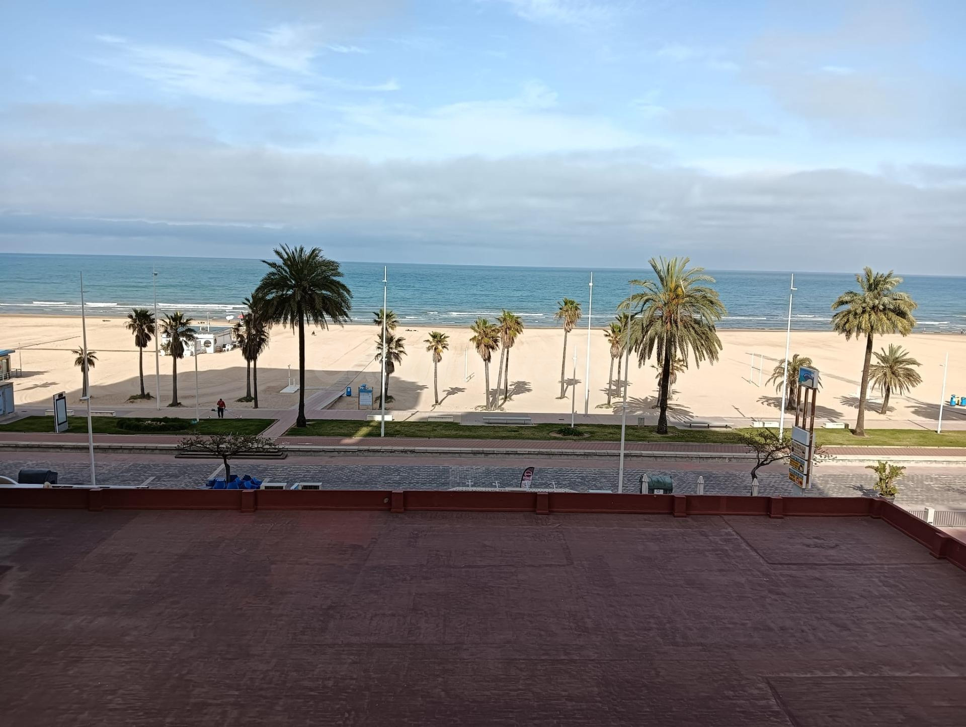 Alquiler de temporada en primera línea de la Playa de Gandía – Residencial Acuario (Edificio Guppy)