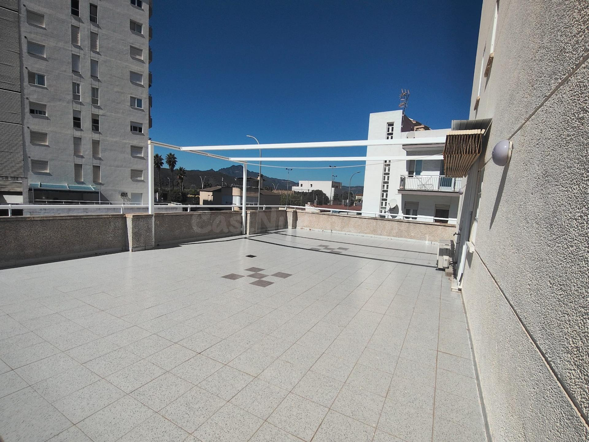 APARTAMENTO CON GRAN TERRAZA DE 70 M2, PISCINA Y GARAJE EN P - foto 2