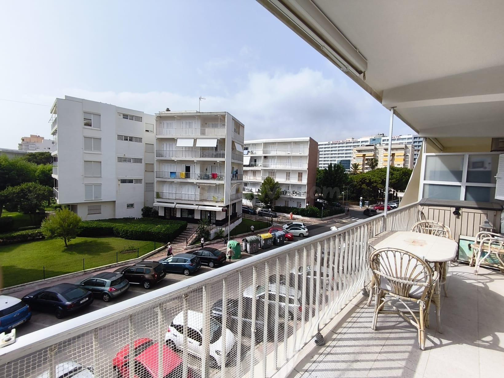 Apartamento con agradables vistas al mar y gran terraza