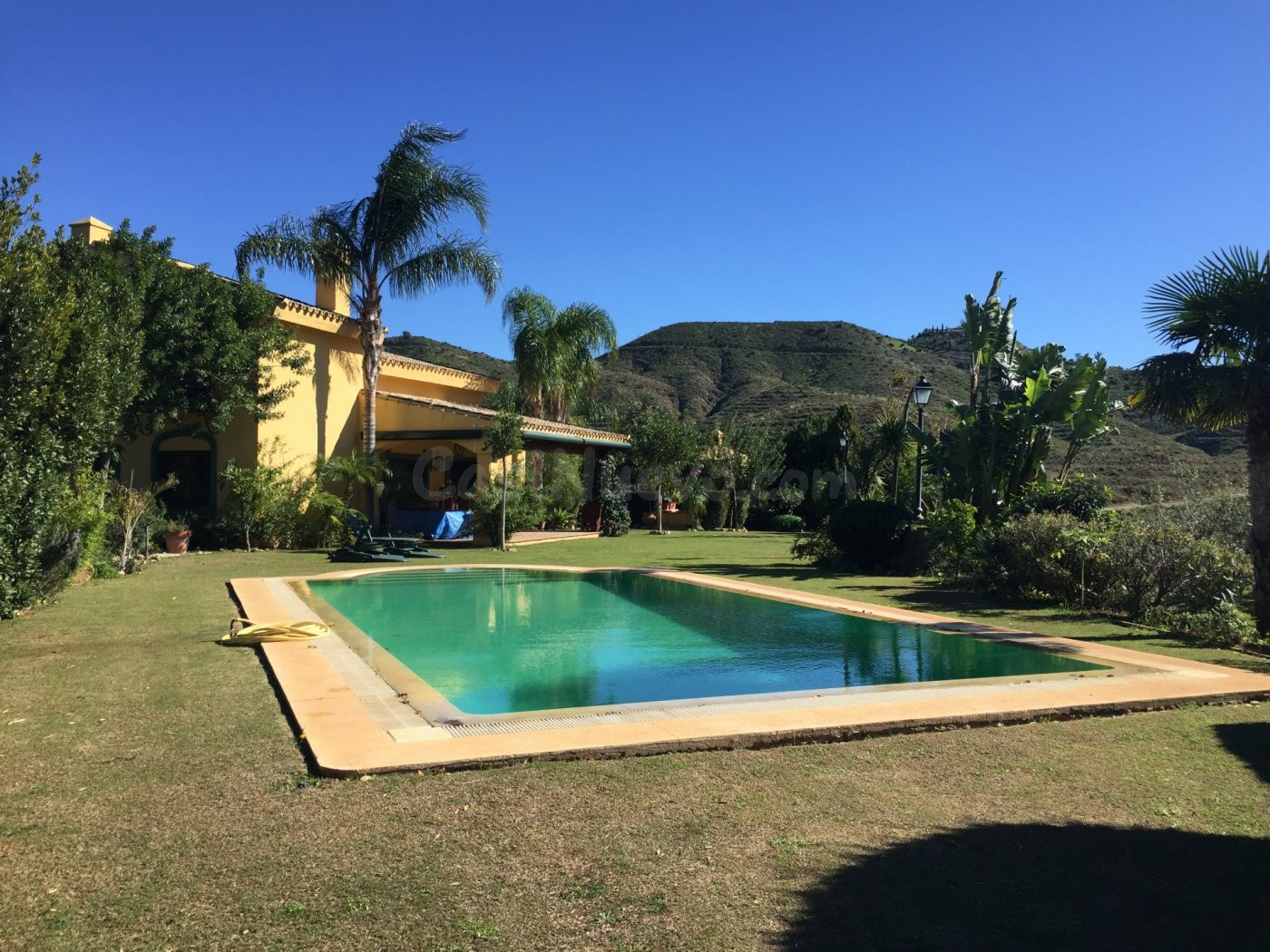 Espectacular finca con más de 10.000 M2 de parcela en una magnifica loma.