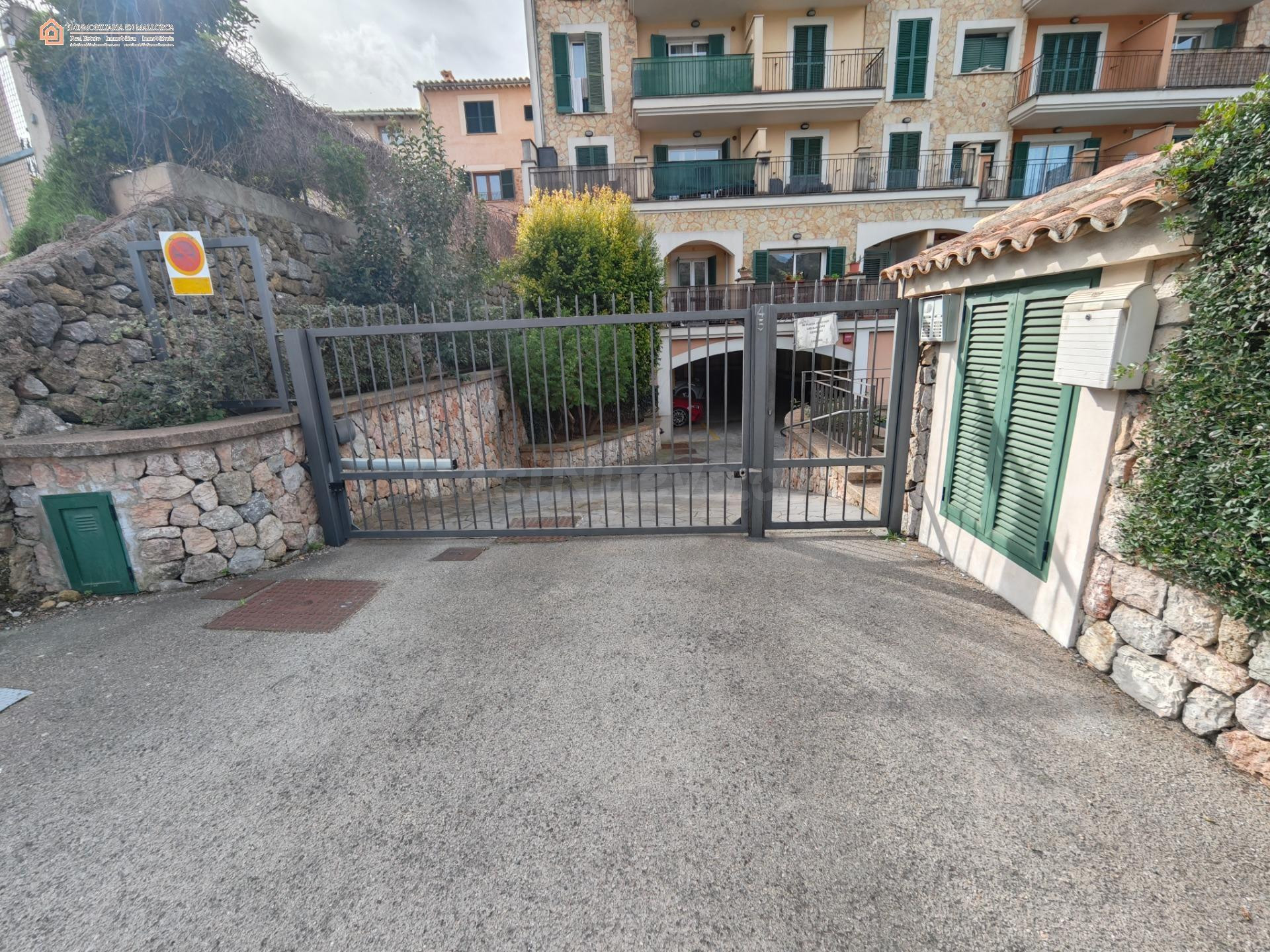 2 Plazas de Aparcamiento en Complejo Residencial con Piscina entre Sóller y Port de Sóller