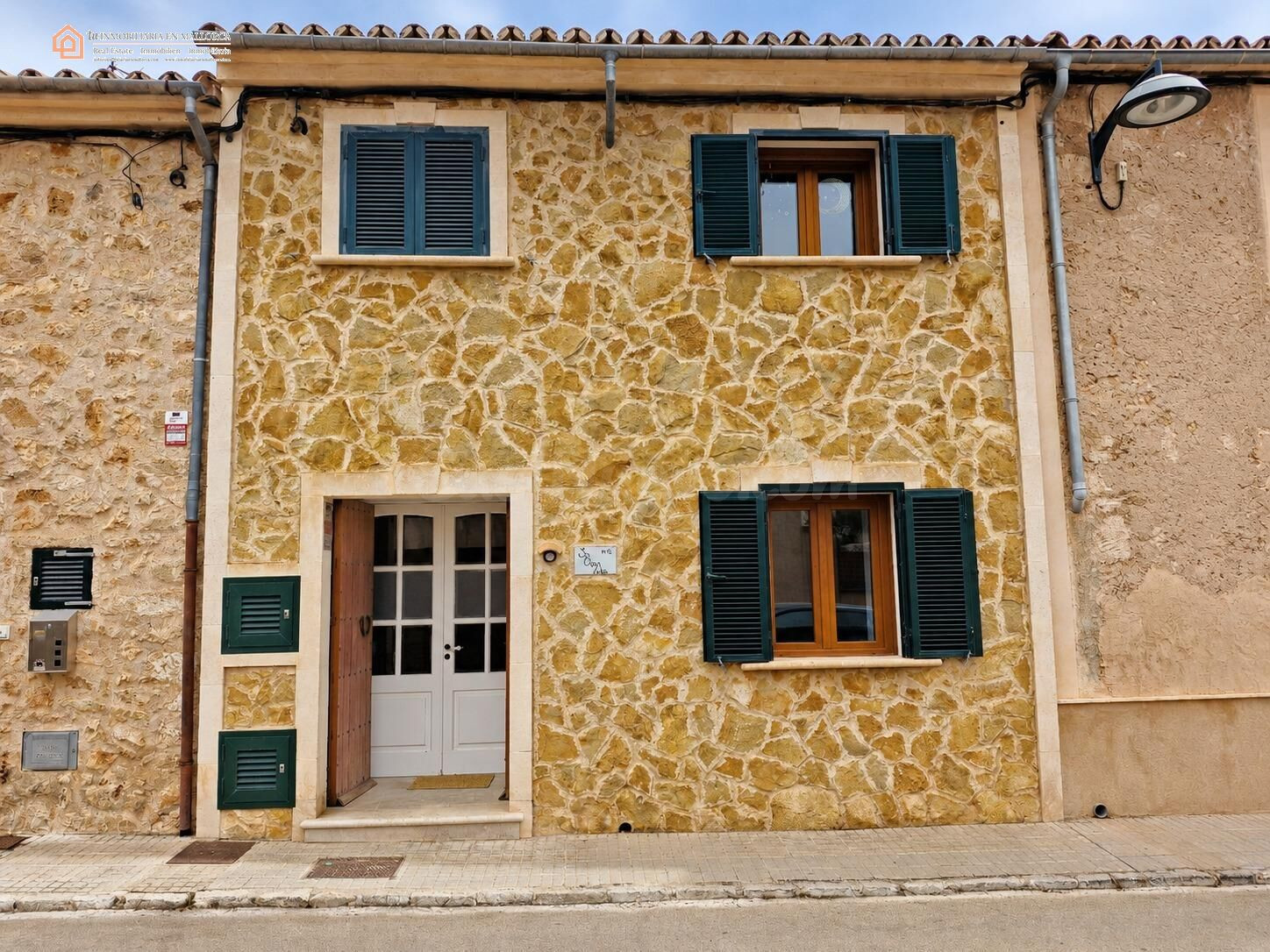 Casa de 4 Dormitorios Con Porche Y Garaje En Pòrtol