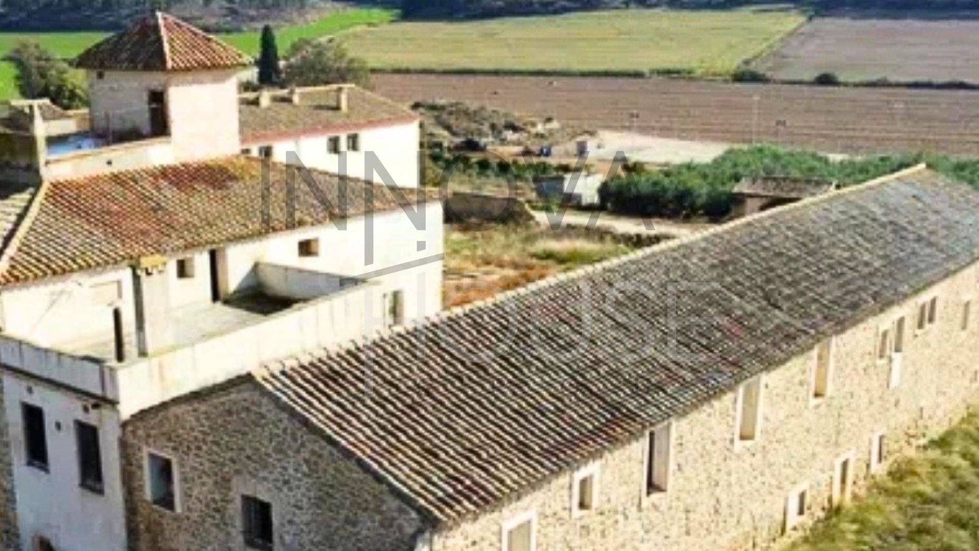 Gran masía con gran potencial para proyecto turístico en Suc - foto 5