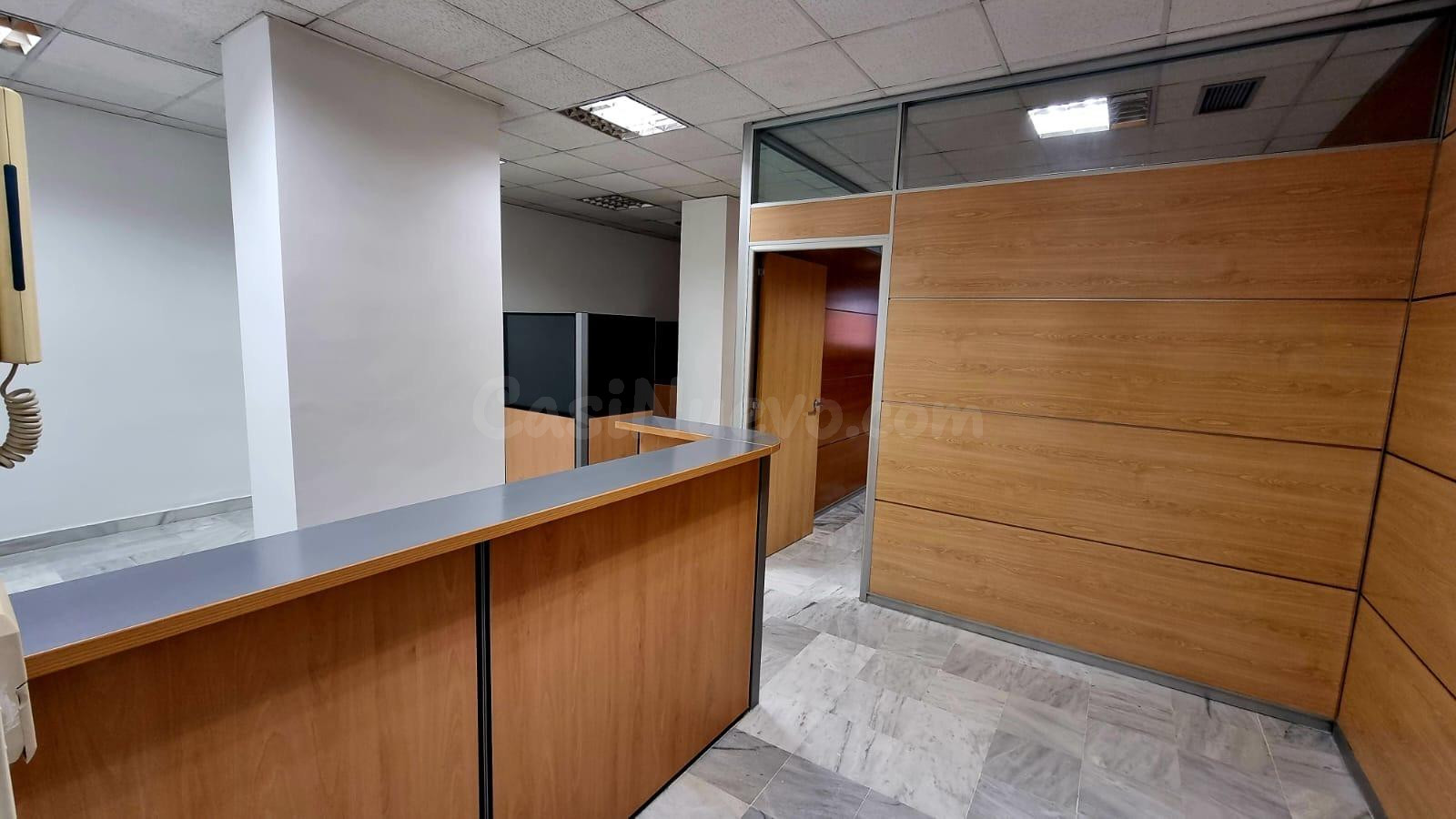 ¡Oportunidad única! Estupenda oficina muy luminosa en pleno corazón de Marbella.
