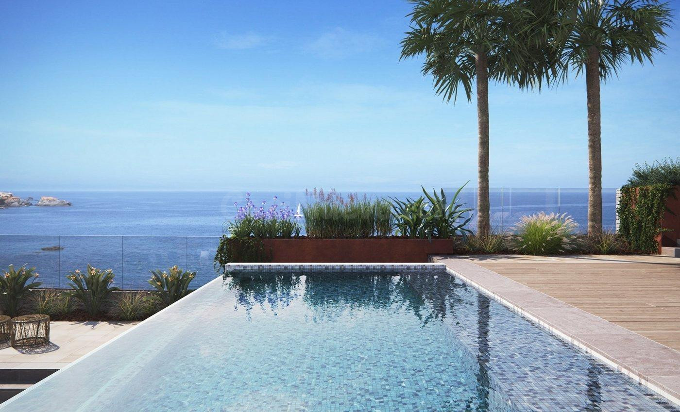 VILLA CON ESPECTACULARES VISTAS AL MAR. PRIMERA LINEA DE COSTA