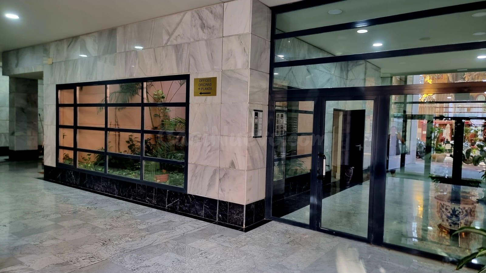 ¡Oportunidad única! Estupenda oficina muy luminosa en pleno corazón de Marbella.