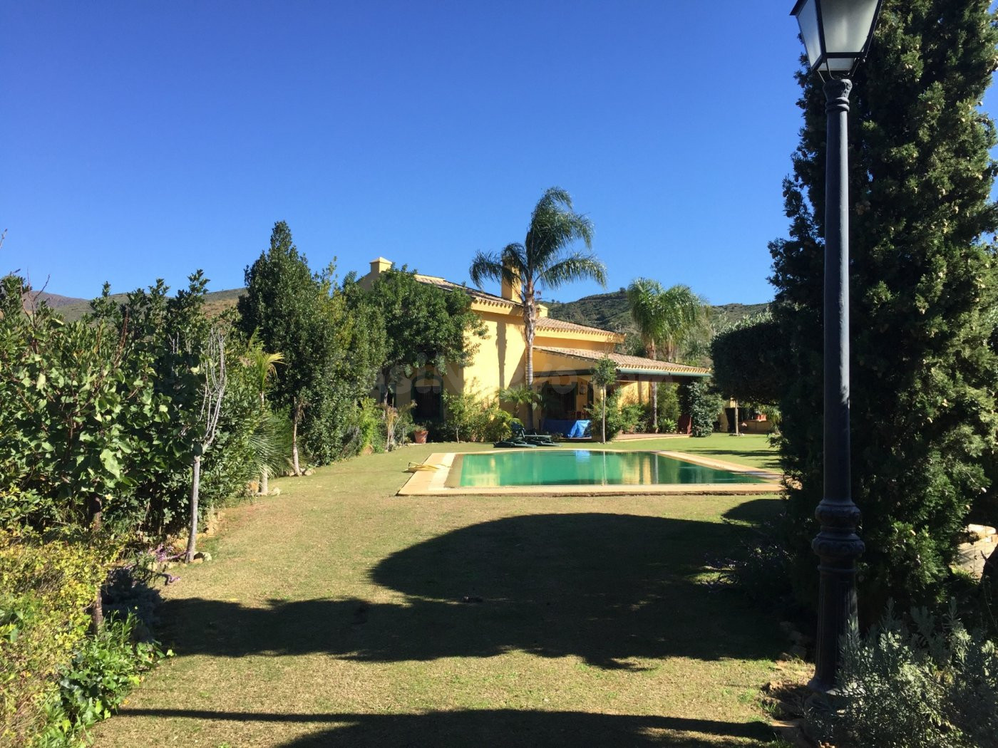 Espectacular finca con más de 10.000 M2 de parcela en una magnifica loma.