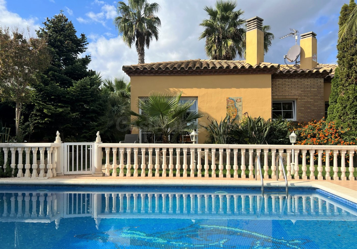 Bonita casa con jardí privado y piscina con vistas al club Nautico, Sant Pere Pescador, Alt Empordà.