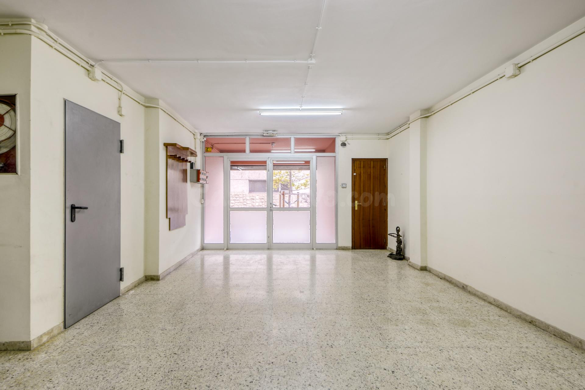 La versatilitat d'un local comercial de 270,60 m2
