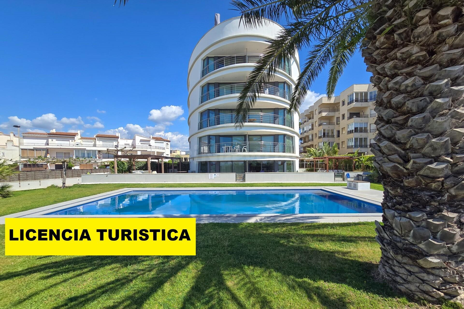 Ático en 1º línea de mar, con solárium, preciosas vistas y l