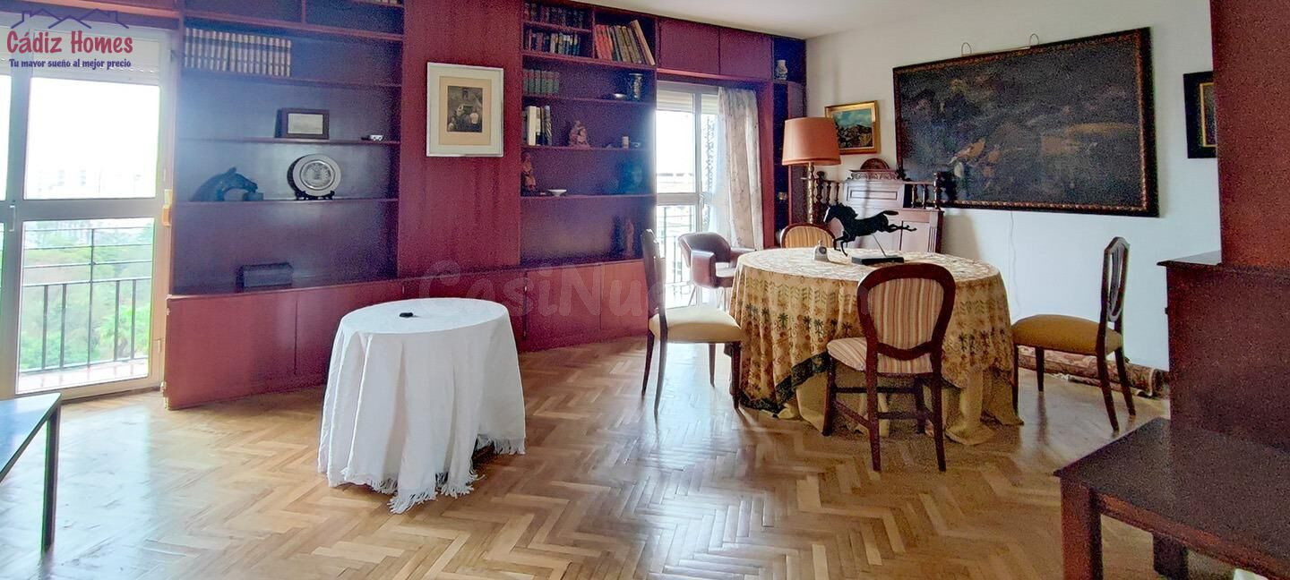 VIVIENDA MUY AMPLIA A ESCASOS METROS DE LA PLAYA.-ZONA VARELA