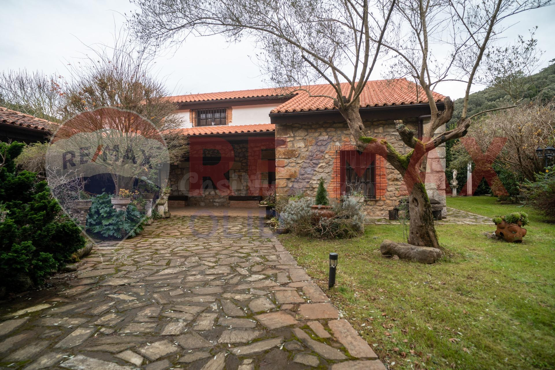 CASA CON TERRENO EN OREÑA