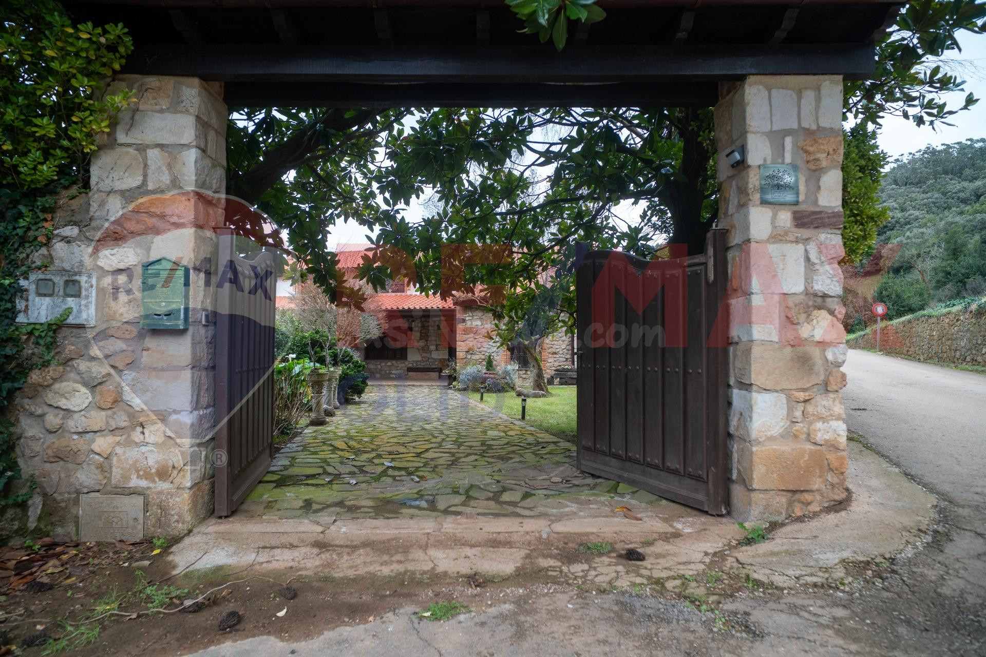 CASA CON TERRENO EN OREÑA - foto 3