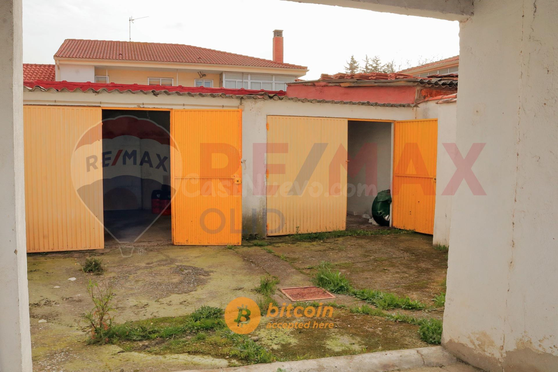 AMPLIO ALMACEN EN CALLE CLAVEL