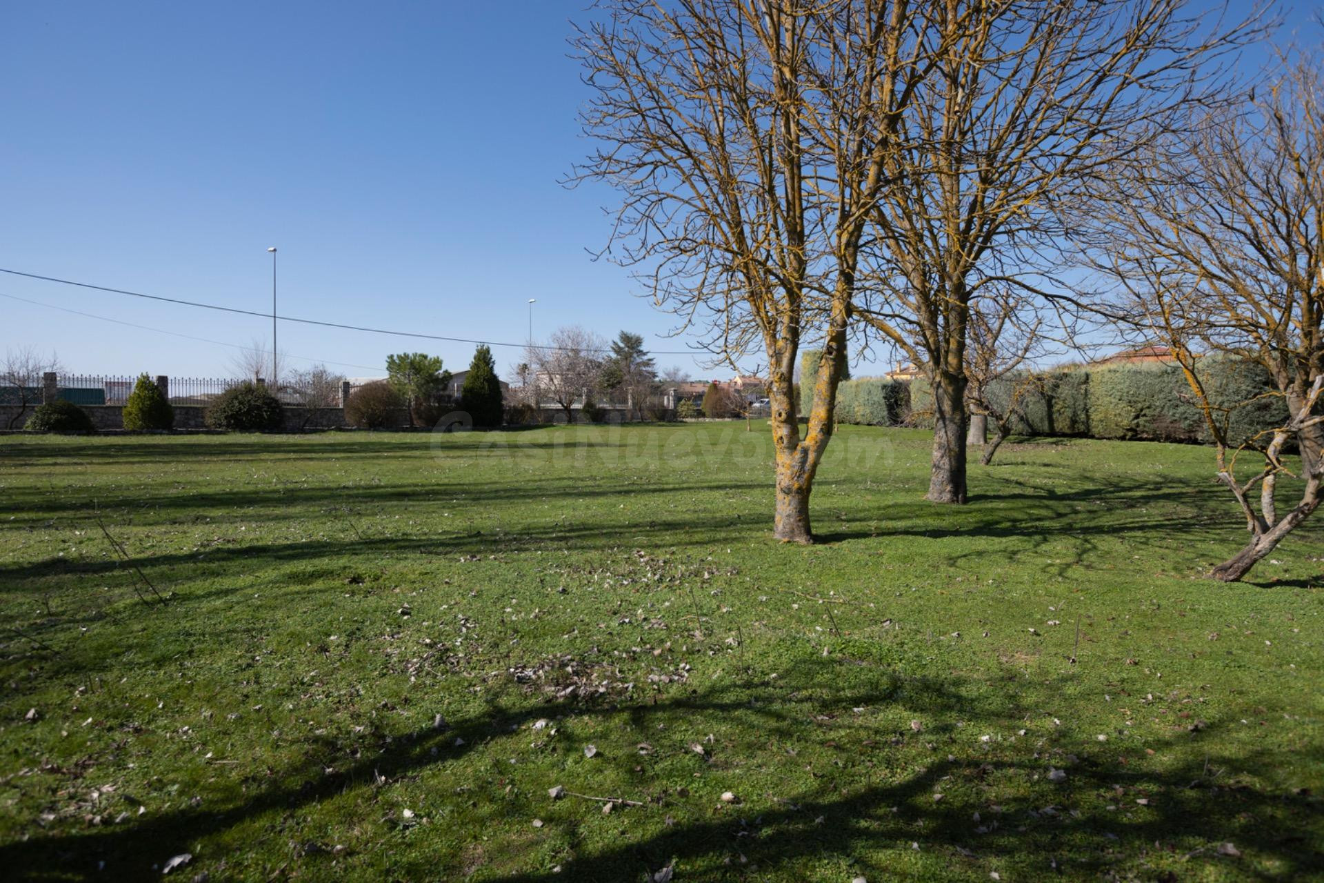 PARCELA 'SUELO URBANO' EN VILLANUBLA DE CASI 7.000 M2 CON VIVIENDA: OPORTUNIDAD DE INVERSIÓN