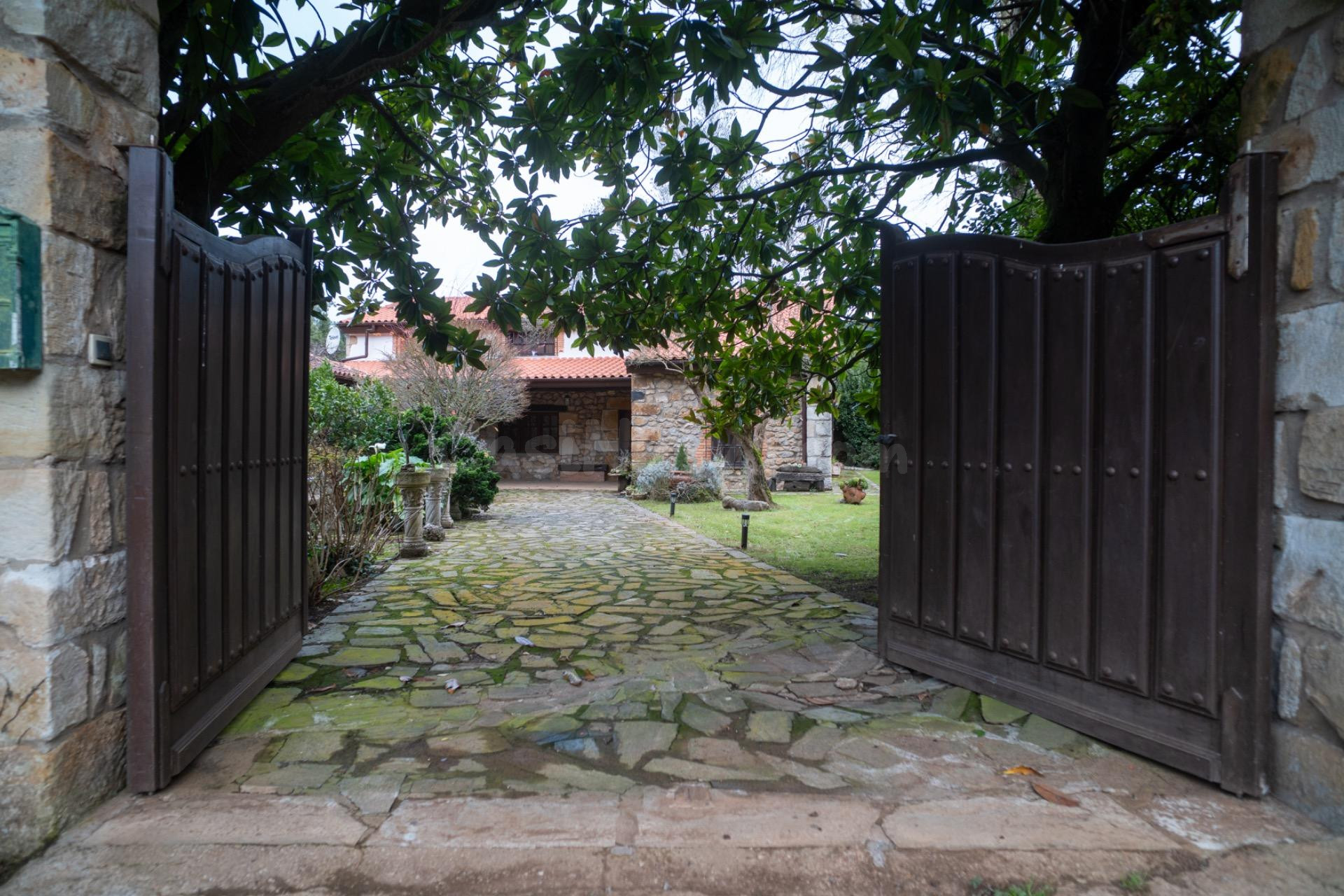 CASA CON TERRENO EN OREÑA - foto 3