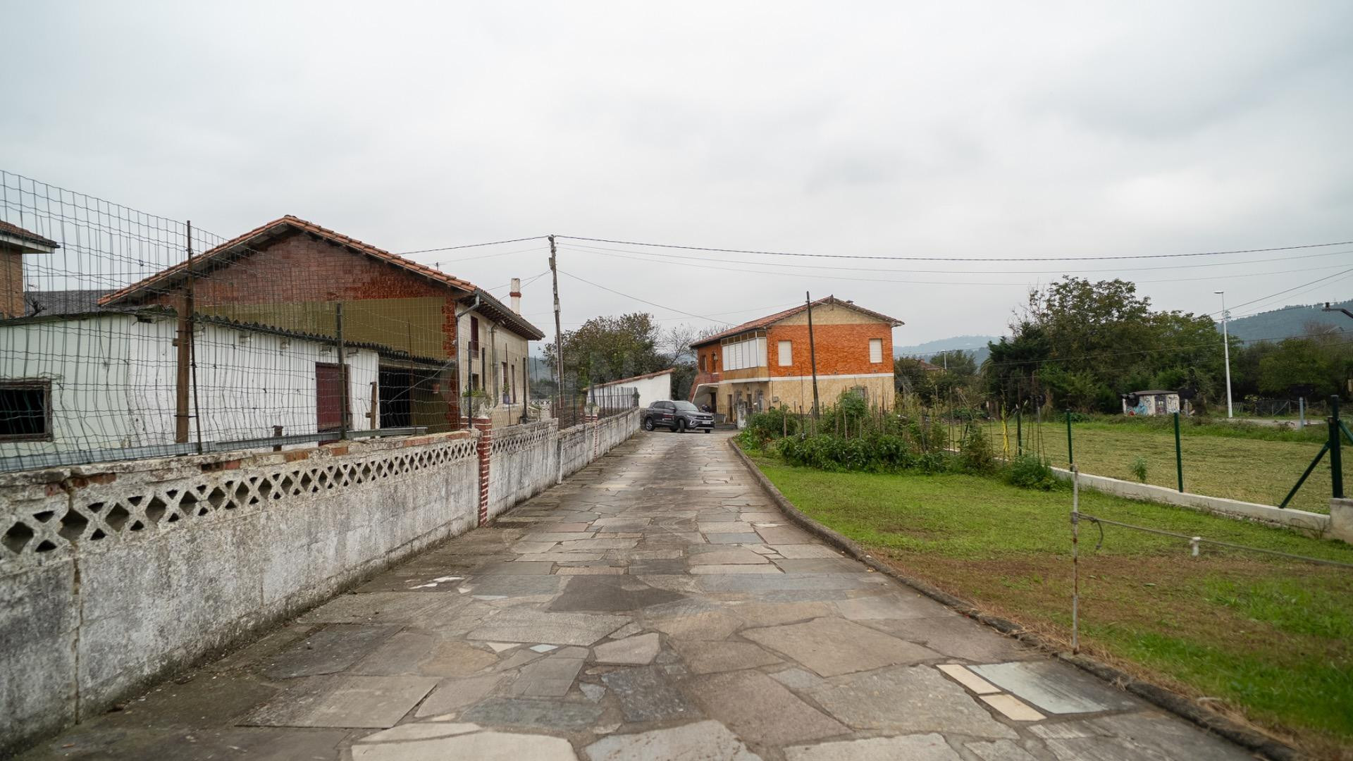 CASA INDEPENDIENTE EN LA ROBLEDA, VIÉRNOLES