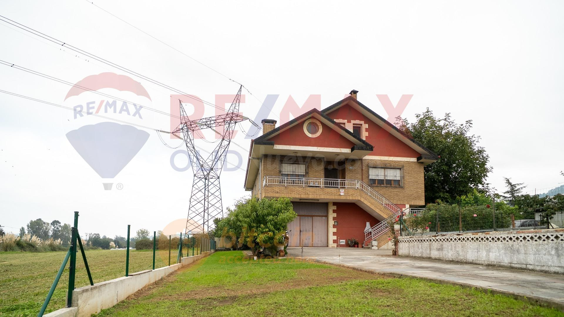 CASA INDEPENDIENTE EN LA ROBLEDA, VIÉRNOLES
