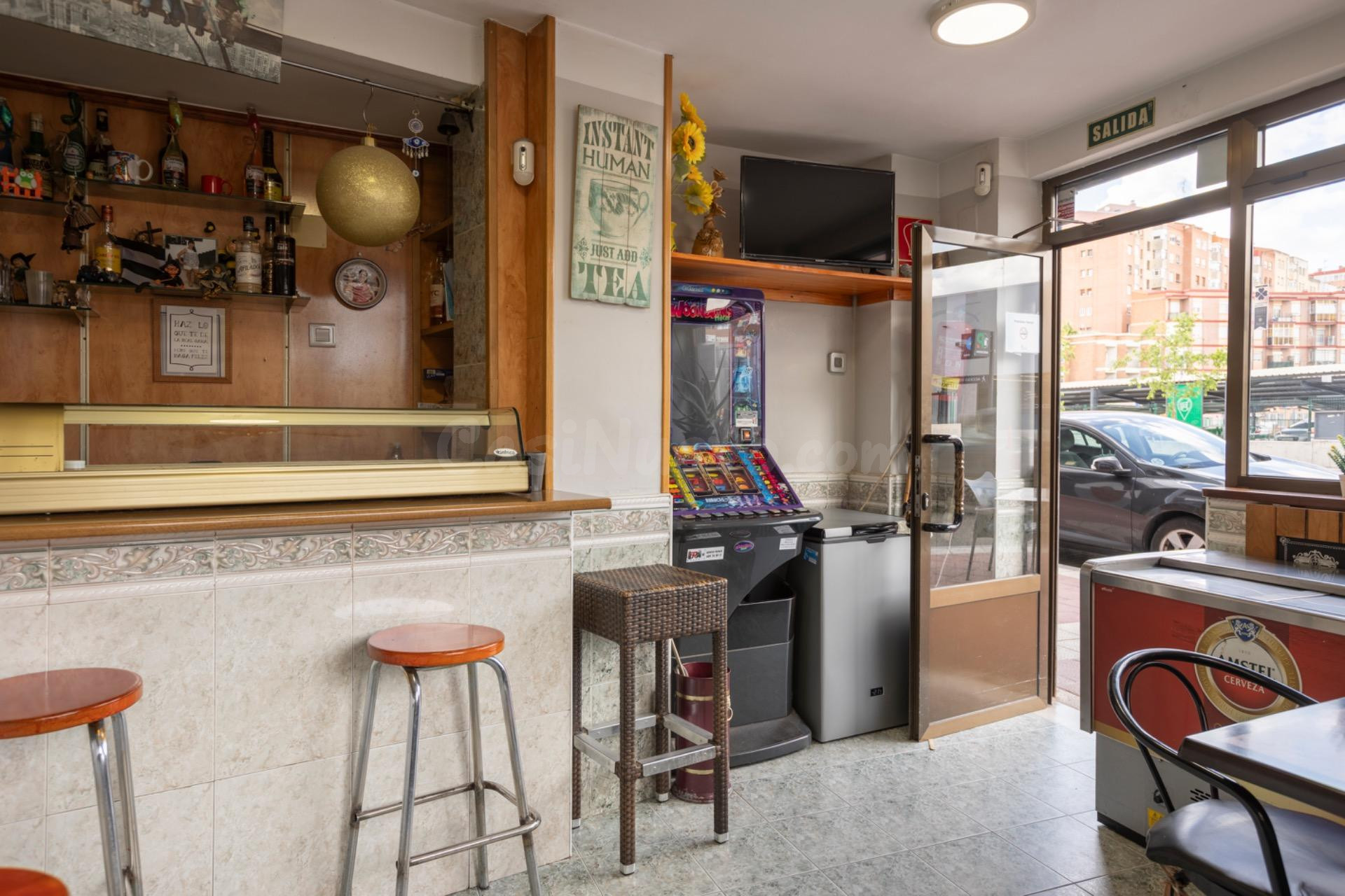 ¡NEGOCIO EN FUNCIONAMIENTO! BAR con Terraza frente a Mercadona