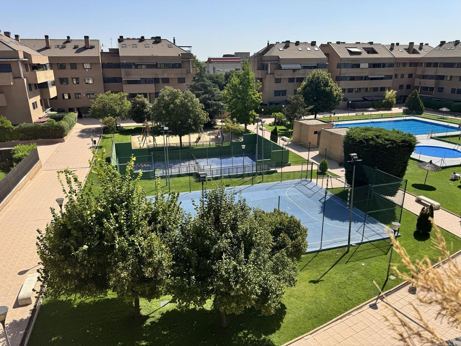 Exclusivo ático dúplex en Somosaguas - Pozuelo de Alarcón. Urbanización privada y seguridad 24 h
