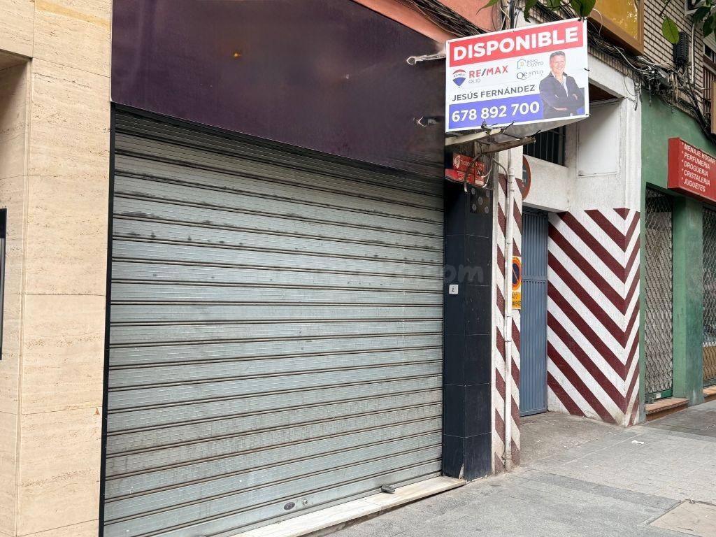 Oportunidad de Inversión Estratégica en Jaén: Local Comercial Versátil en Zona Hospital!!!