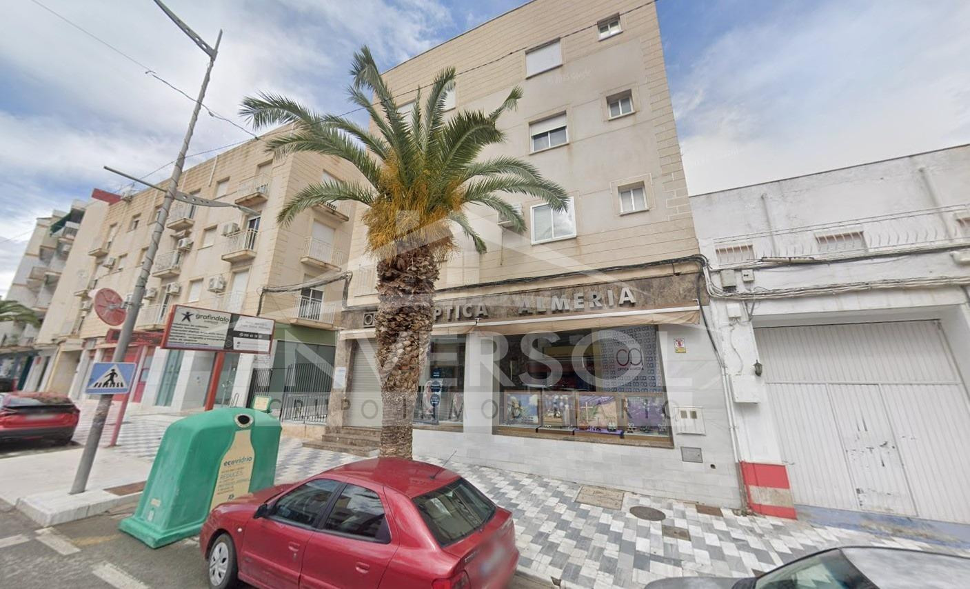 AMPLIO PISO EN AV ALMANZORA