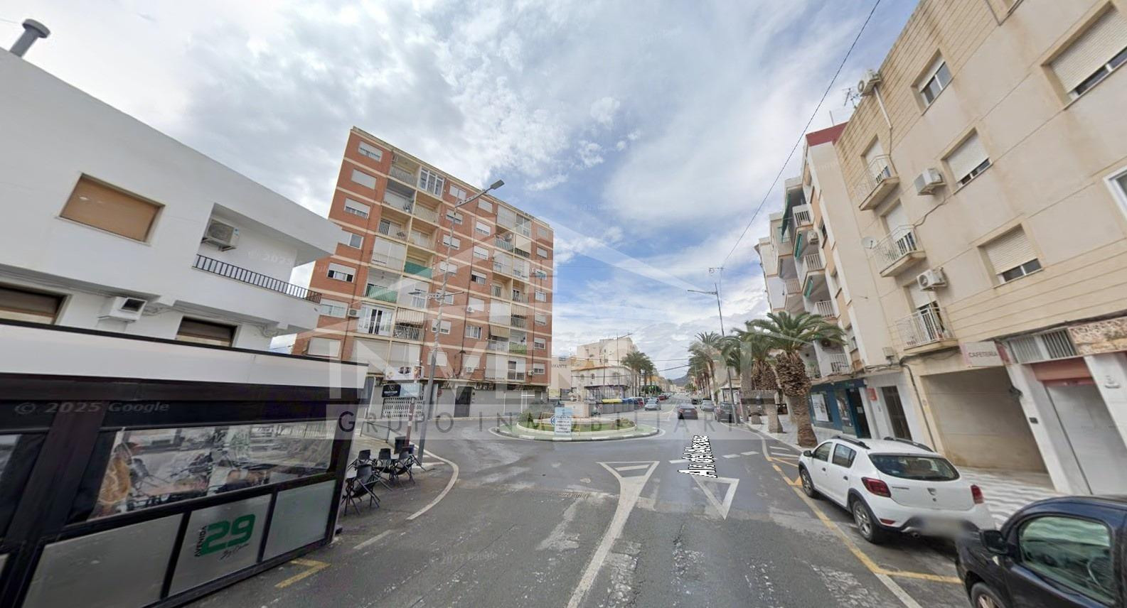 AMPLIO PISO EN AV ALMANZORA - foto 4