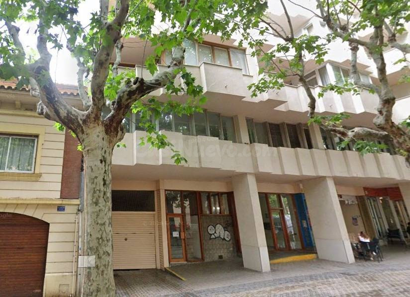Oficina exterior del año 1975 en el centro de la ciudad de Mataró