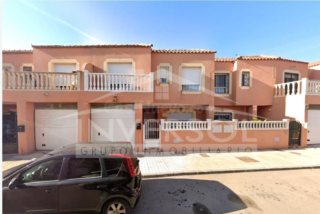 CASA EN CALLE TRAIÑA