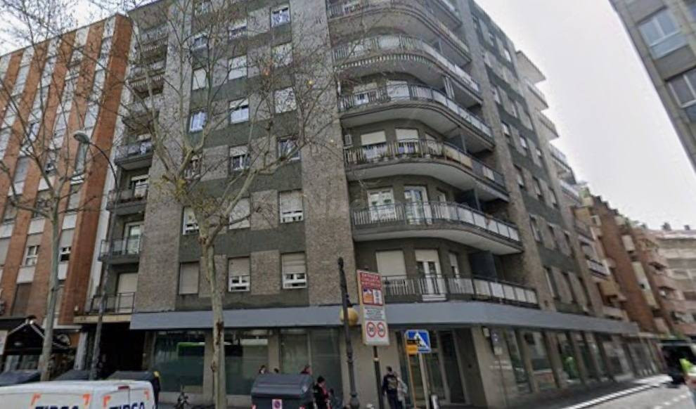 Piso en planta primera en edificio residencial del año 1965 