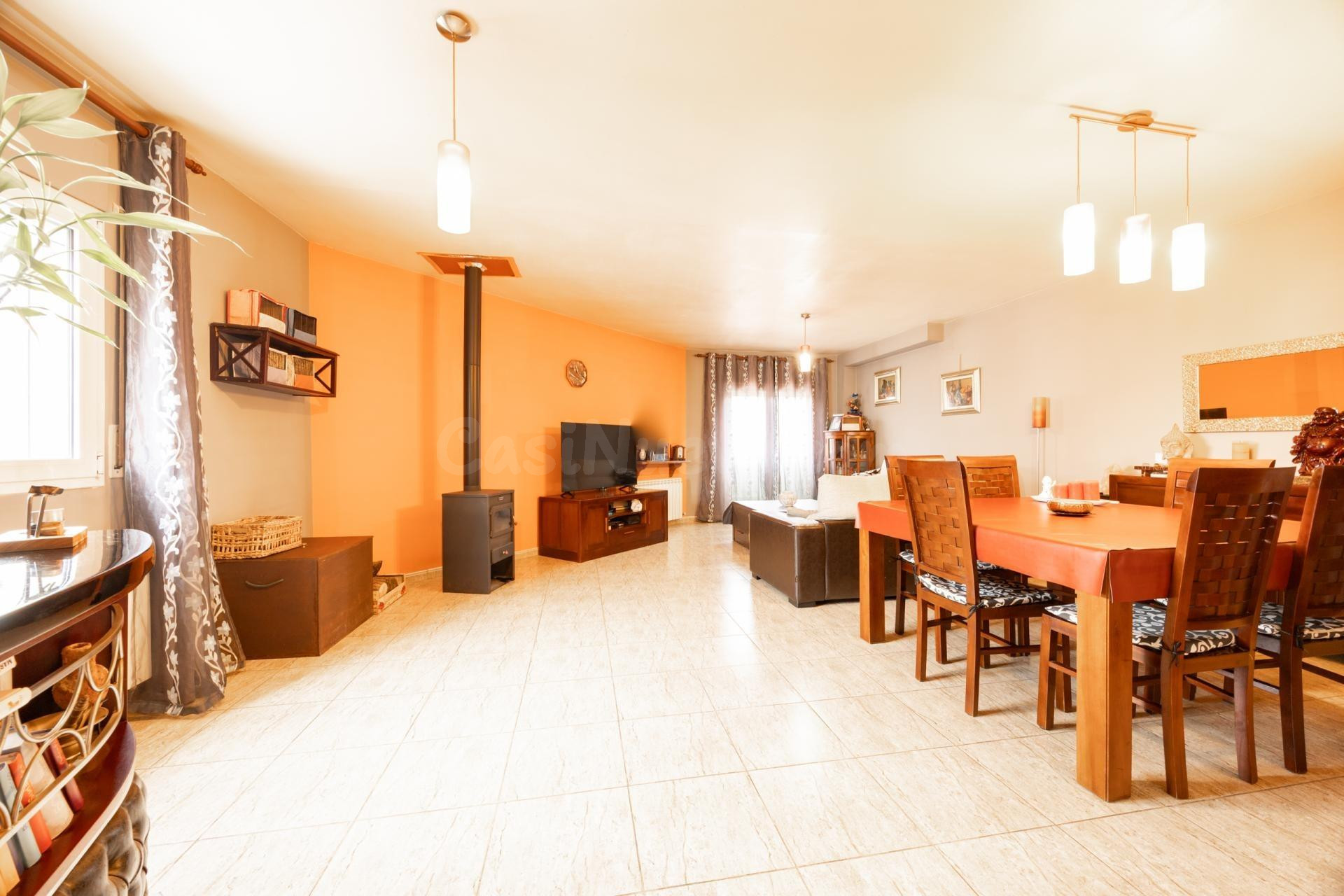 CASA A 3 VENTS EN VENDA - SANT HIPÒLIT DE VOLTREGÀ