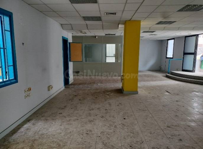 Local en planta baja en la Urbanización Ciudad Jardín - foto 3